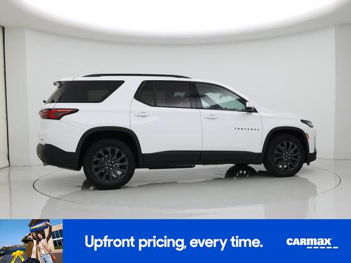 White 2023 Chevrolet Traverse RS