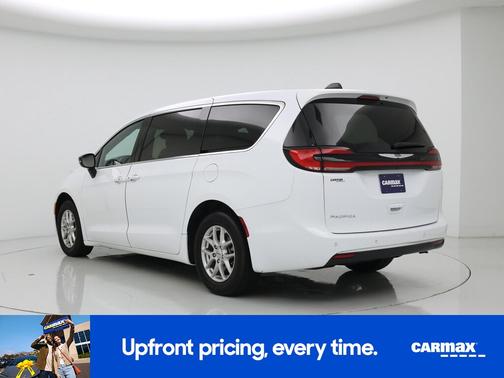 White 2025 Chrysler Pacifica Select