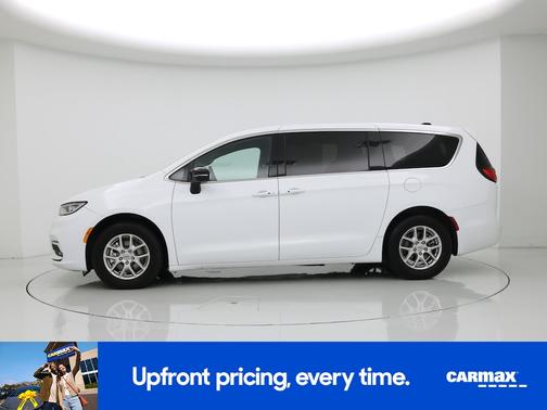 White 2025 Chrysler Pacifica Select