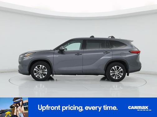 Gray 2022 Toyota Highlander XLE