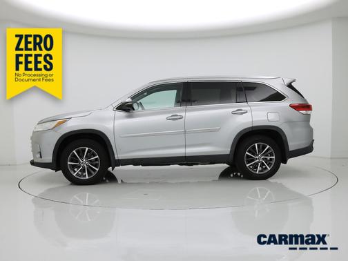 Silver 2019 Toyota Highlander SE