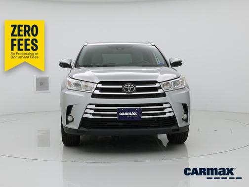 Silver 2019 Toyota Highlander SE