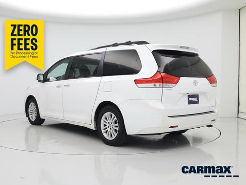 White 2014 Toyota Sienna XLE