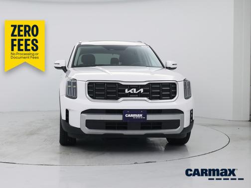 White 2023 Kia Telluride S