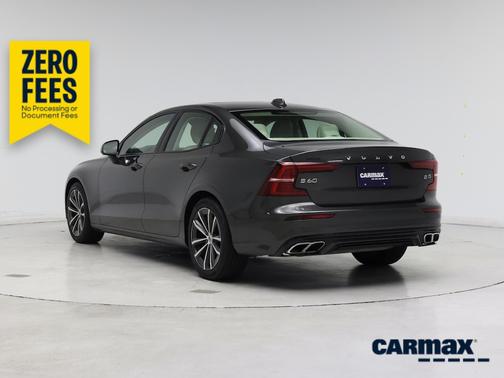 Gray 2022 Volvo S60 B5 Momentum