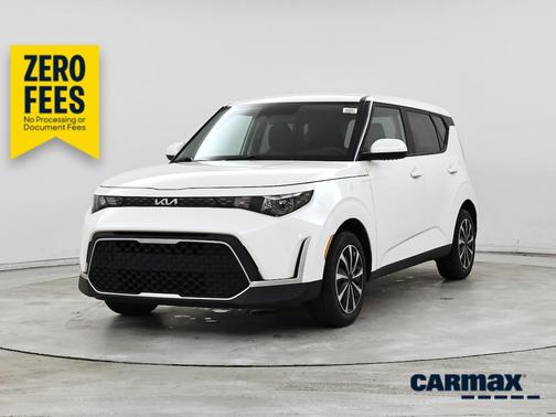 White 2023 Kia Soul LX