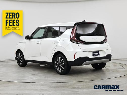 White 2023 Kia Soul LX