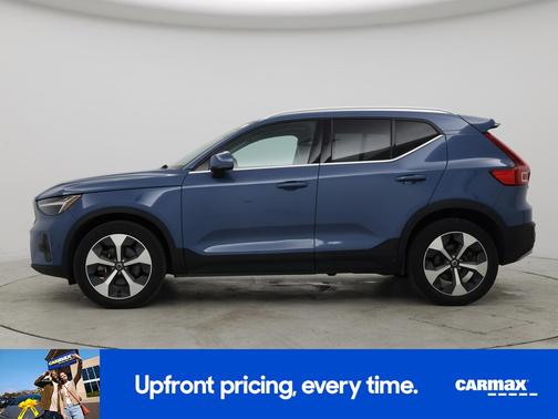 2023 Volvo XC40 B5 Plus Bright Theme