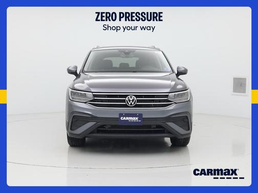Gray 2023 Volkswagen Tiguan SE