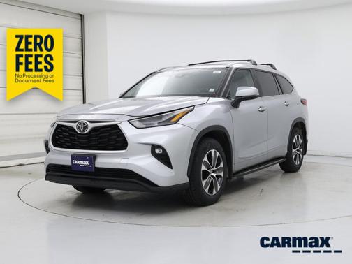 Silver 2023 Toyota Highlander XLE