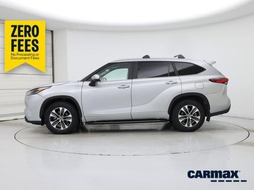 Silver 2023 Toyota Highlander XLE