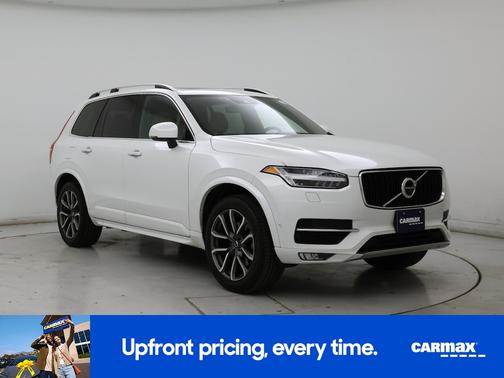 White 2017 Volvo XC90 T6 Momentum