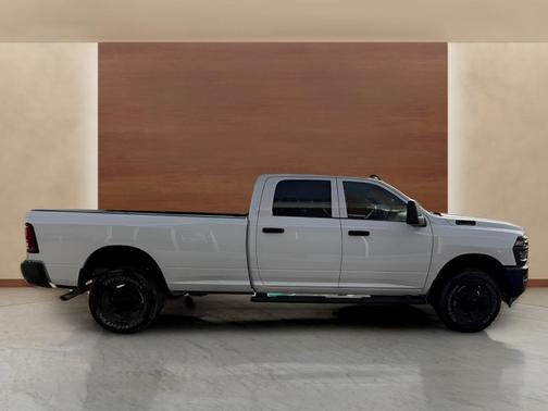 2025 RAM 2500 Tradesman Crew Cab 4x4 8' Box