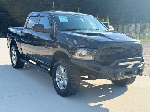 2017 RAM 1500 Night Crew Cab 4x4 5'7' Box