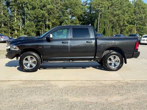 2017 RAM 1500 Night Crew Cab 4x4 5'7' Box