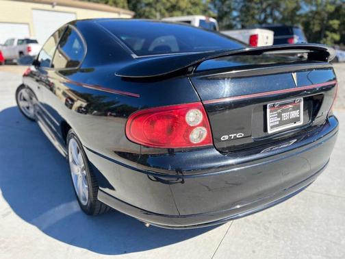 2004 Pontiac GTO Base 2dr Coupe