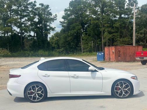 2019 Alfa Romeo Giulia Sport