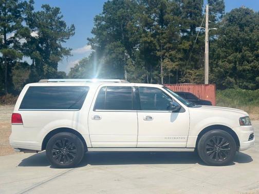 2015 Lincoln Navigator Base