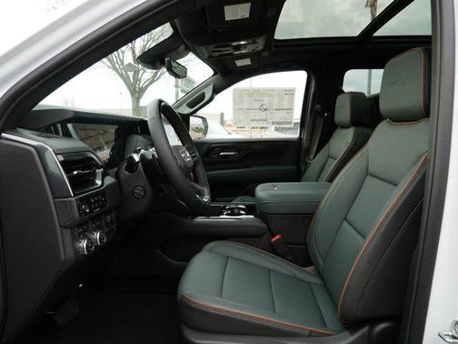 2025 GMC Yukon XL 4WD AT4