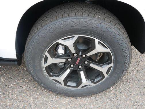 2025 GMC Yukon XL 4WD AT4