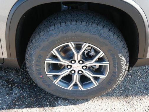 2025 GMC Acadia AWD AT4