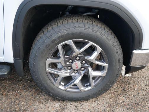 Glacier White Tricoat 2026 GMC Sierra 1500 SLT