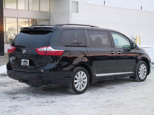 2017 Toyota Sienna XLE