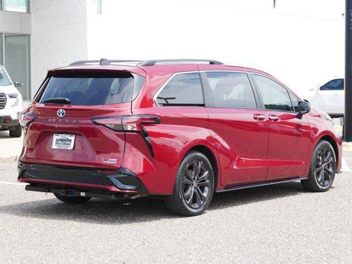 2022 Toyota Sienna XSE 7 Passenger