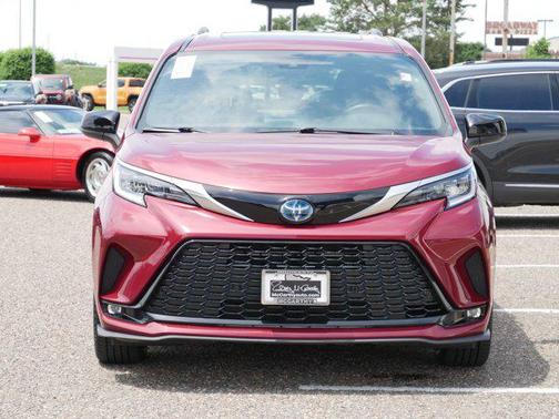 2022 Toyota Sienna XSE 7 Passenger