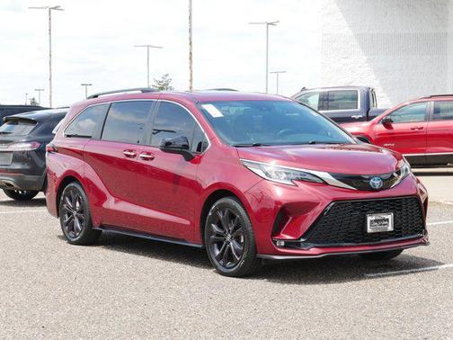 2022 Toyota Sienna XSE 7 Passenger