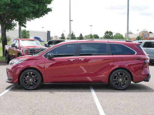 2022 Toyota Sienna XSE 7 Passenger