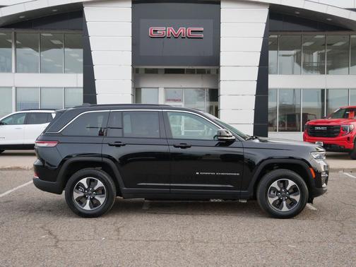 Diamond Black Crystal Pearlcoat 2025 Jeep Grand Cherokee 4xe Base