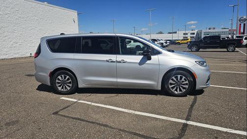 Silver Mist Clearcoat 2024 Chrysler Pacifica L