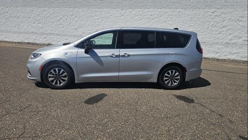 Silver Mist Clearcoat 2024 Chrysler Pacifica L
