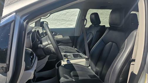 Silver Mist Clearcoat 2024 Chrysler Pacifica L