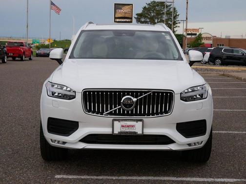 Crystal White Metallic 2020 Volvo XC90 T6 Momentum