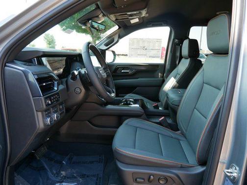 2025 GMC Yukon 4WD AT4