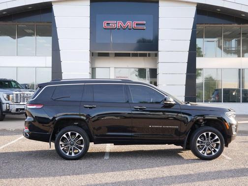 Diamond Black Crystal Pearlcoat 2022 Jeep Grand Cherokee L Overland