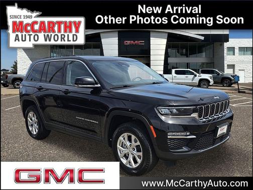 Diamond Black Crystal Pearl 2023 Jeep Grand Cherokee Limited SUV