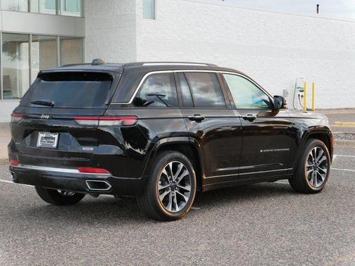 2022 Jeep Grand Cherokee Overland