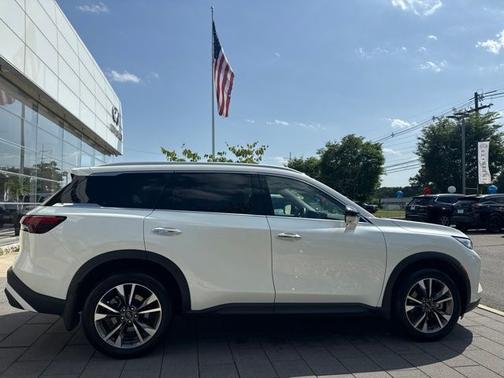 Majestic White 2023 INFINITI QX60 LUXE