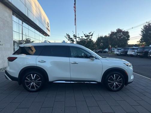 Majestic White 2023 INFINITI QX60 SENSORY