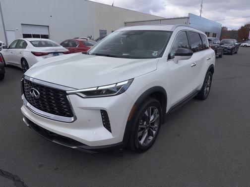 2022 INFINITI QX60 LUXE