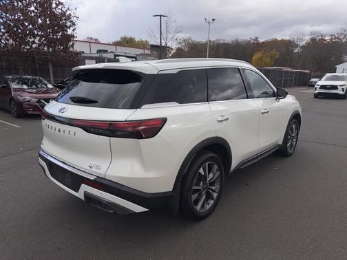 2022 INFINITI QX60 LUXE
