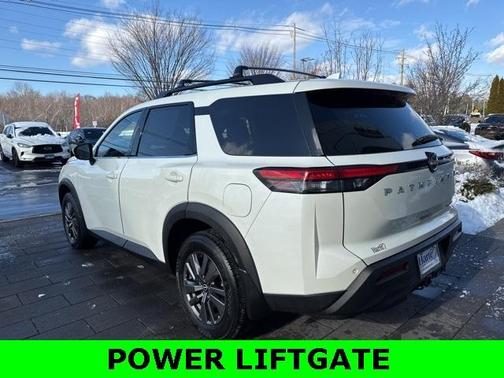 2023 Nissan Pathfinder SV