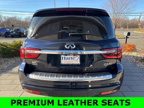 2023 INFINITI QX80 LUXE