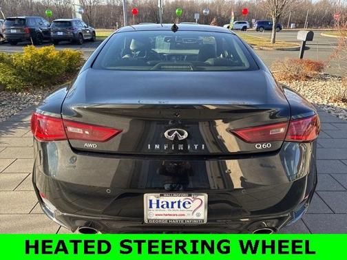 2022 INFINITI Q60 LUXE