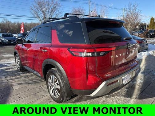 2023 Nissan Pathfinder SL