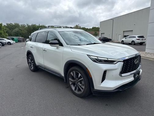 Majestic White 2023 INFINITI QX60 LUXE