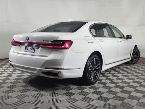 2022 BMW 740 i